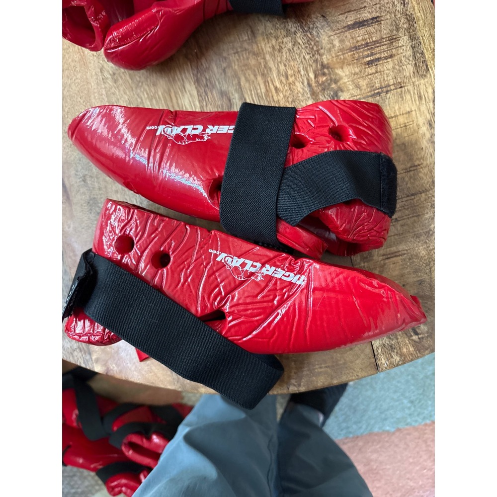 Tiger Claw Red Martial Arts Sparring Gear Set Kids Head Guard Gloves Boots CH06 - Picture 6 of 7